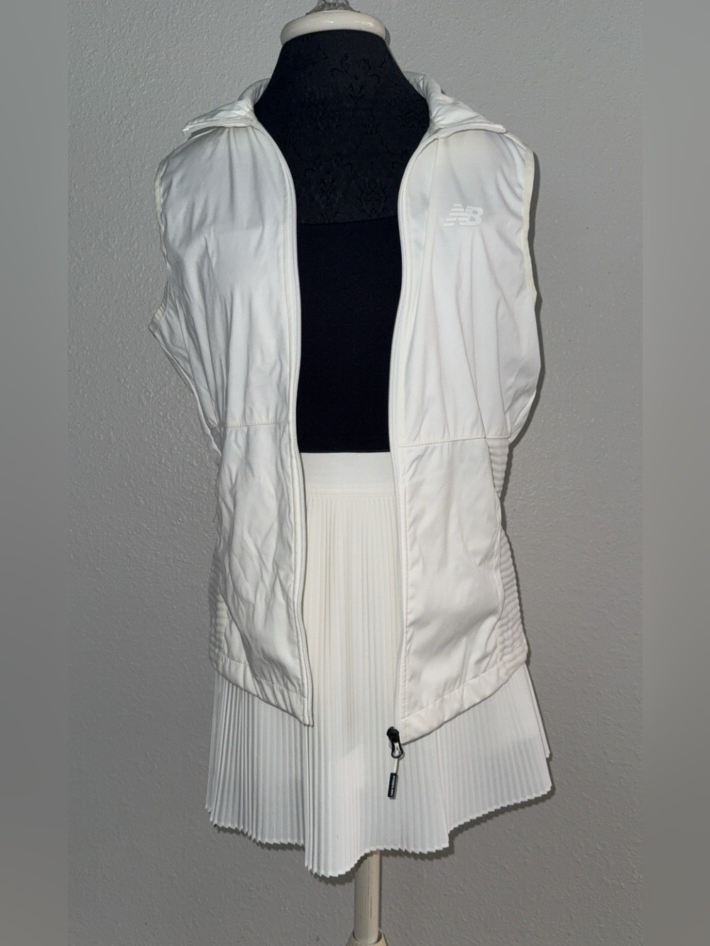 New Balance Women's White and Black Athletic Vests (2 Pack)